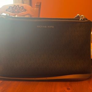 Michael Kors brown crossbody. Excellent condition.